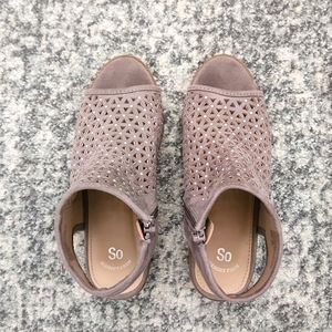 🌷 Pick 5 for 20🌷.  SO girls shoes size 3